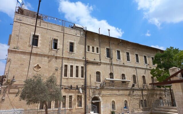 The Katsin Ha'Ir building in Jerusalem, in use as a homeless shelter, September 2022. (Yisrael Cohen)