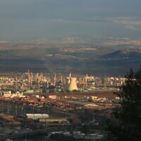 View of the oil refineries and the industrial area of Haifa Bay, October 28, 2008. (Chen Leopold/Flash90)