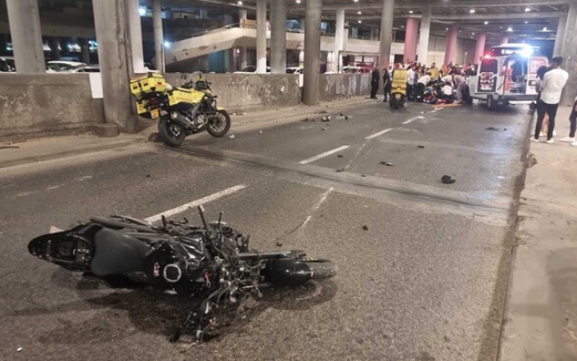 The scene of a deadly motorcycle crash on Tel Aviv's HaYarkon Street, September 23, 2022. (Magen David Adom)