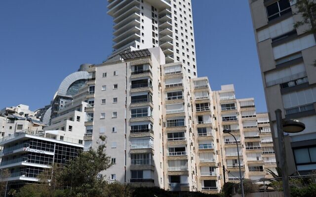 Older and newer buildings seen in Netanya in 2020. (Gili Yaari/Flash90)