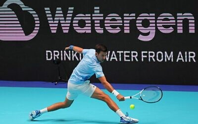 Serbia's Novak Djokovic returns the ball during the men's singles semifinal tennis match against Russia's Roman Safiullin at the Tel Aviv Watergen Open 2022 in Israel on October 1, 2022. (JACK GUEZ / AFP)