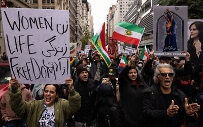Activists demonstrate in New York against the Iranian regime following the death of Mahsa Amini in the custody of the Islamic Republic's notorious morality police, October 1, 2022. (Yuki IWAMURA/ AFP)