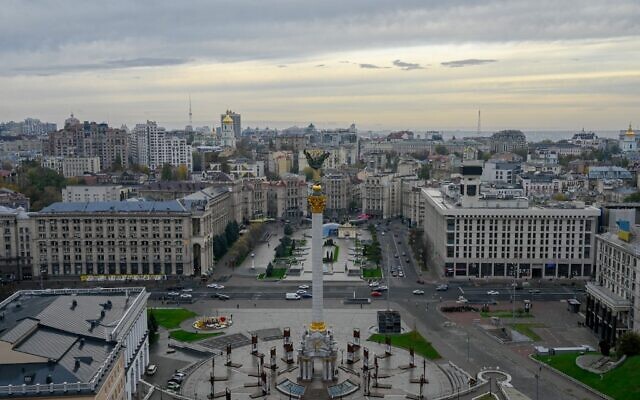 A general view shows Independence Square and the skyline of Kyiv on October 19, 2022, amid Russia's military invasion of Ukraine. (BULENT KILIC / AFP)