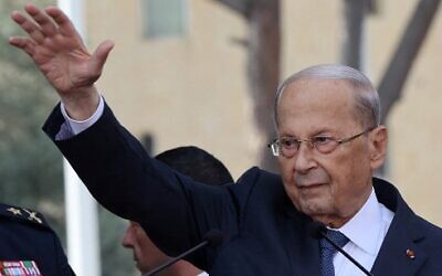 Lebanon's outgoing President Michel Aoun delivers a speech to mark the end of his mandate, outside the presidential palace in Baabda, east of Beirut, on October 30, 2022. (ANWAR AMRO/AFP)