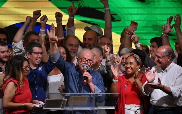 Elected president for the leftist Workers Party Luiz Inacio Lula da Silva speaks after winning the presidential run-off election, in Sao Paulo, Brazil, on October 30, 2022. (NELSON ALMEIDA / AFP)