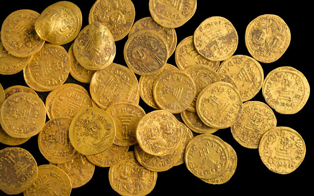 A hoard of gold coins found at the Banias archeological site.  (Dafna Gazit/Antiquities Authority)
