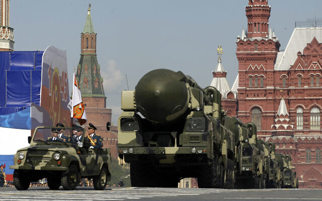 In this Saturday, May 9, 2009 file photo, a column of Russia's Topol intercontinental ballistic missiles rolls across Moscow's Red Square, during the annual Victory Day parade.(AP/Ivan Sekretarev)
