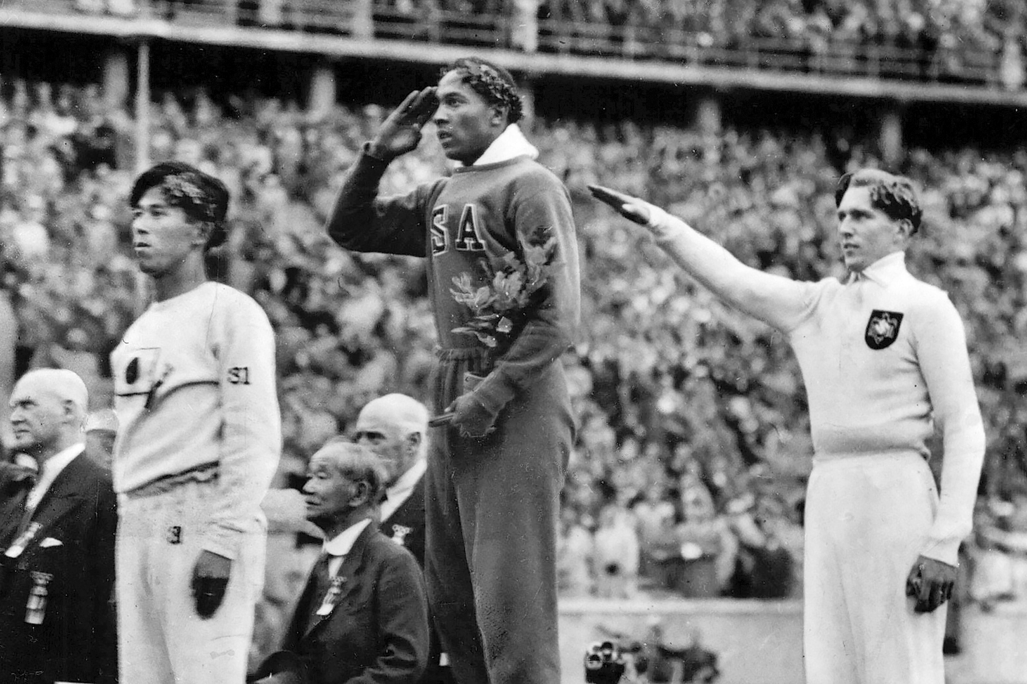 Medal of Olympian who defiedby embracing Jesse Owens goes under