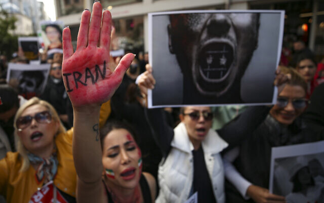 As Iran Protesters Brave Regime Forces, Questions Raise About US, Israel Aid