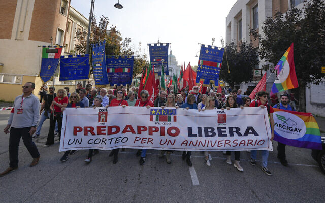 Italian neo-fascists display pro-Mussolini banner 100 years after his ...