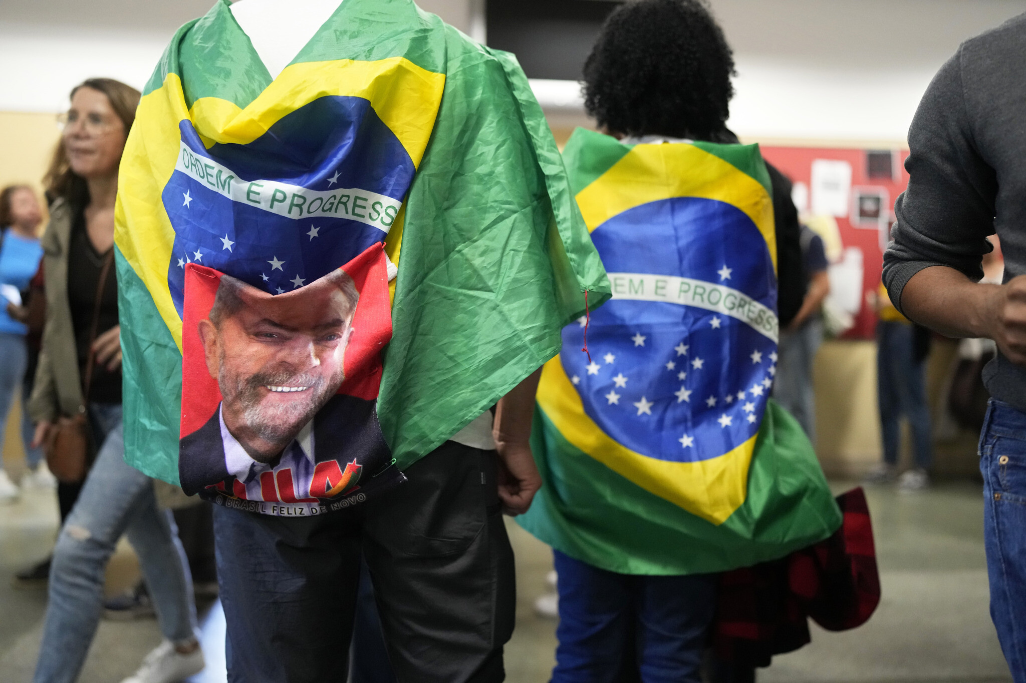 Bolsonaro pulls out all the stops to rally base on Brazil's