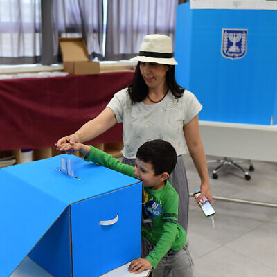 Israelis cast their votes at a voting station in Tel Aviv, during the Knesset Elections, March 23, 2021. (Tomer Neuberg/Flash90)