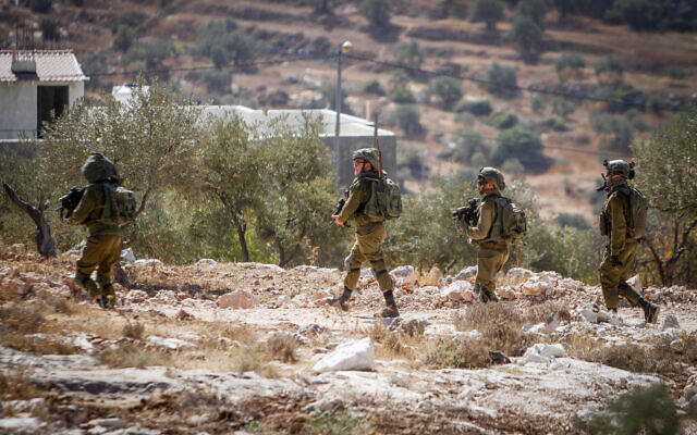 Israeli troops carry out searches following a shooting attack, in the West Bank village of Salem, near Nablus, on October 2, 2022. (Nasser Ishtayeh/Flash90)