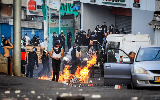 Palestinian youths clash with Israeli security forces in the Shuafat Refugee Camp, Jerusalem, October 12, 2022. (Jamal Awad/Flash90)
