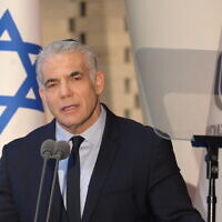 Prime Minister Yair Lapid addresses the state ceremony for 1973's Yom Kippur War fallen, at Mount Herzl military cemetery on October 6, 2022 (Amos Ben Gershom / GPO)