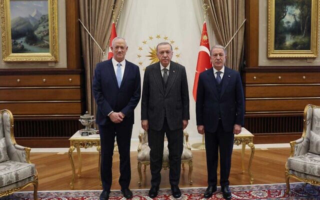 Defense Minister Benny Gantz (L) meets with Turkish President Recep Tayyip Erdogan (C) and Turkish Defense Minister Hulusi Akar in Ankara on October 27, 2022. (Turkish Press Office)