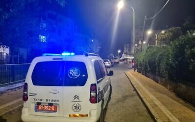 A police car at the scene of a stabbing in Netanya, October 5, 2022 (Israel Police)