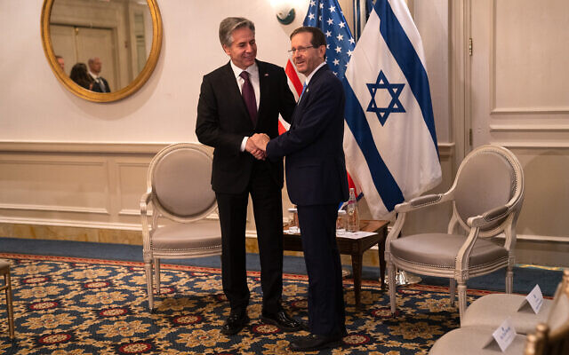 President Isaac Herzog (R) and US Secretary of State Antony Blinken meet in Washington, October, 25, 2022. (Luke Tress/Times of Israel)