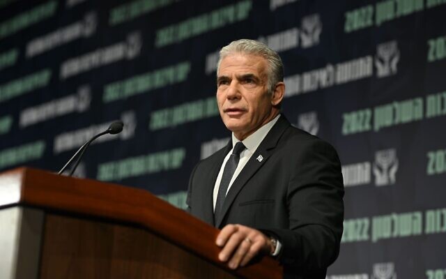 Prime Minister Yair Lapid speaks at a conference hosted by the Movement for Quality Government in Tel Aviv, October 25, 2022. (Elad Gutman)