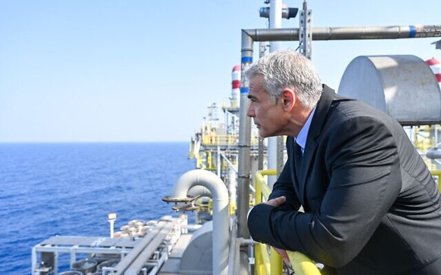 Prime Minister Yair Lapid tours the Karish natural gas field in the Mediterranean Sea, off Israel's northern coast, October 30, 2022. (Kobi Gideon/GPO)
