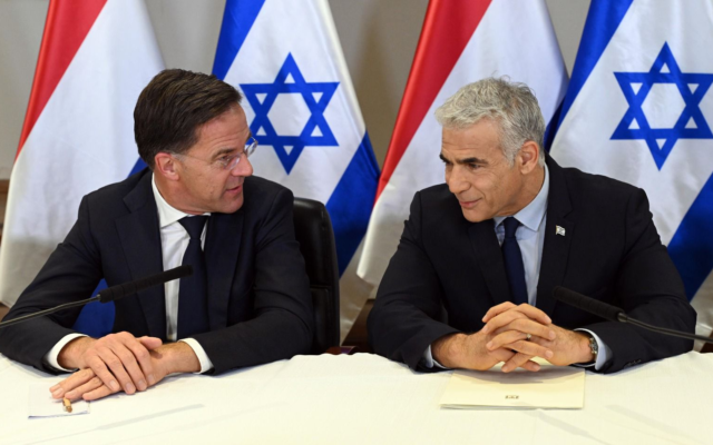 Prime Minister Yair Lapid (R) meets Dutch Prime Minister Mark Rutte in Jerusalem on October 24, 2022. (Haim Zach/GPO)