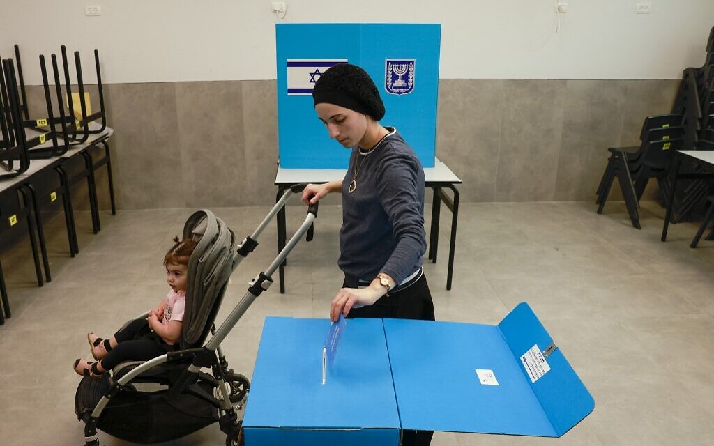 Turnout at 12 p.m. up to 28.4%, highest at that hour since 1999 - Vimarsana News