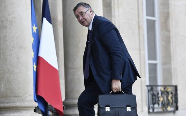 Chairman and CEO of TotalEnergies Patrick Pouyanne arrives at the Elysee Palace for a meeting with France's president and representatives of France's 50 largest greenhouse gas emitting industrial sites, in Paris, on November 8, 2022. (STEPHANE DE SAKUTIN / AFP)