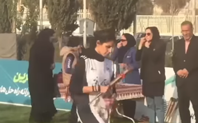 Iranian archer Parmida Ghasemi after she descends from the stage at a ceremony in Tehran, Iran, November 11, 2022. (YouTube screenshot, used in accordance with Clause 27a of the Copyright Law)