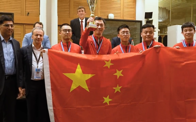 China's national chess team hold their trophy after winning the World Team Chess Championship in Jerusalem, November 25, 2022. (Twitter video screenshot: used in accordance with Clause 27a of the Copyright Law)