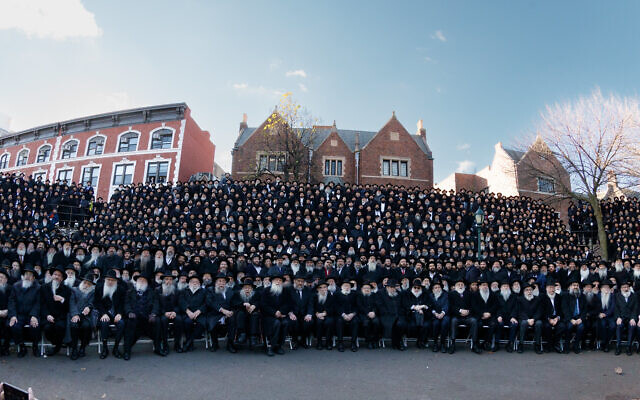 Thousands of Chabad rabbis pose outside Chabad World Headquarters in Brooklyn on November 20, 2022. (Shmulie Grossbaum / Chabad.org)
