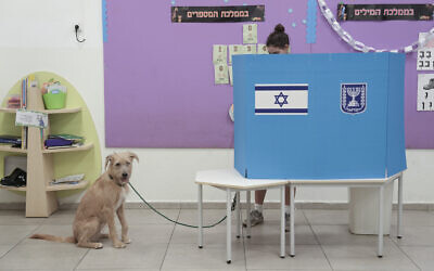 A woman votes in Tel Aviv, Israel, Nov 1, 2022. (AP Photo/Oded Balilty)