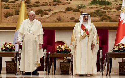 Pope Francis is greeted by Bahrain's King Hamad bin Isa Al Khalifa as he arrives at the Sakhir Royal Palace, Bahrain, November 3, 2022. (AP/Alessandra Tarantino)