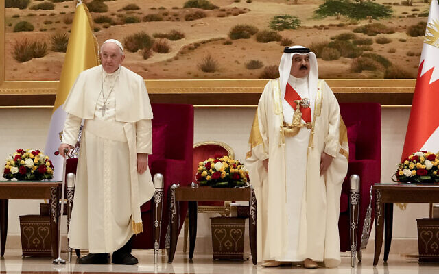 Pope Francis is greeted by Bahrain's King Hamad bin Isa Al Khalifa as he arrives at the Sakhir Royal Palace, Bahrain, November 3, 2022. (AP/Alessandra Tarantino)