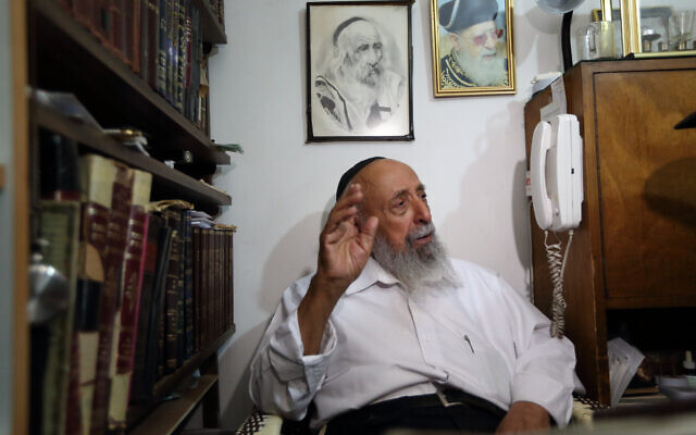 Rabbi Shimon Baadani, member of the Shas Sages Council, at his home in the city of Bnei Brak, on September 28, 2017. (Yaakov Naumi/Flash90/File)