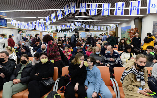 Illustrative: Immigrants fleeing from war zones in the Ukraine arrive at the Israeli immigration and absorption office, at the Ben Gurion airport near Tel Aviv, on March 15, 2022. (Tomer Neuberg/ Flash90)