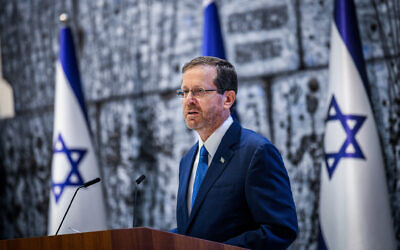 President Isaac Herzog hosts a ceremony at the president's house in Jerusalem, September 20, 2022. (Arie Leib Abrams/Flash90)