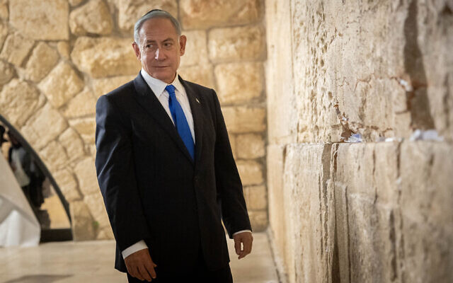 Head of the Likud party Benjamin Netanyahu visits at the Western Wall in Jerusalem's Old City, the night before the Israeli general elections, October 31, 2022. (Yonatan Sindel/Flash90)
