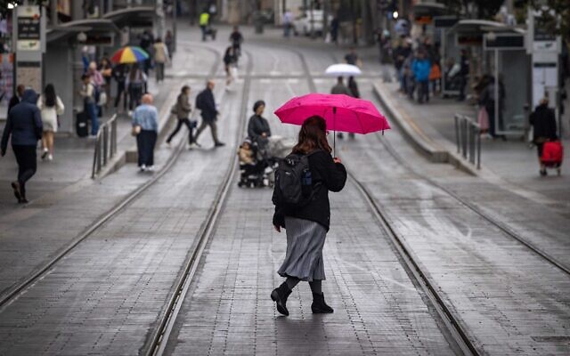 Rain in Jerusalem on November 8, 2022 (Olivier Fitoussi/Flash90)