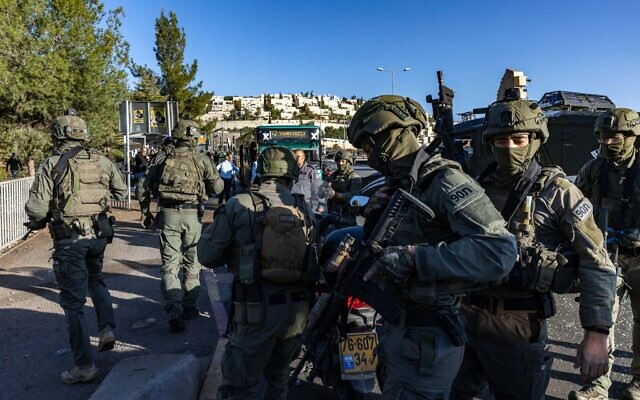 Police and security personnel at the scene of a terror attack in Jerusalem, on November 23, 2022. (Olivier Fitoussil/ Flash90)
