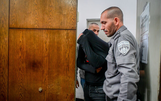 Adi Mizrahi, suspected of stabbing Yuri Volkov to death in Holon. arrives at Tel Aviv Magistrate's Court, November 25, 2022. (Avshalom Sassoni/Flash90)