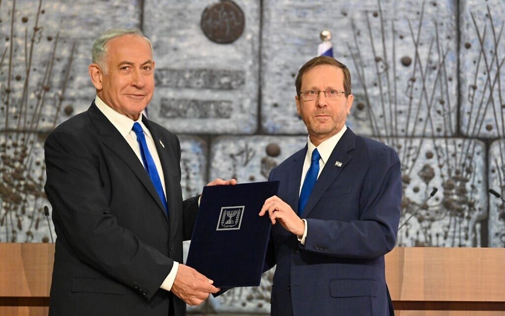 Likud leader Benjamin Netanyahu (L) and President Isaac Herzog at the President's Residence in Jerusalem, as Herzog tasks Netanyahu with forming a governing coalition, November 13, 2022 (Kobi Gideon/GPO)