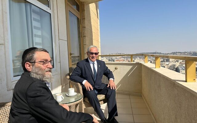 Likud chairman Benjamin Netanyahu meets in Jerusalem with UTJ MK Moshe Gafni on November 6, 2022. (Courtesy)