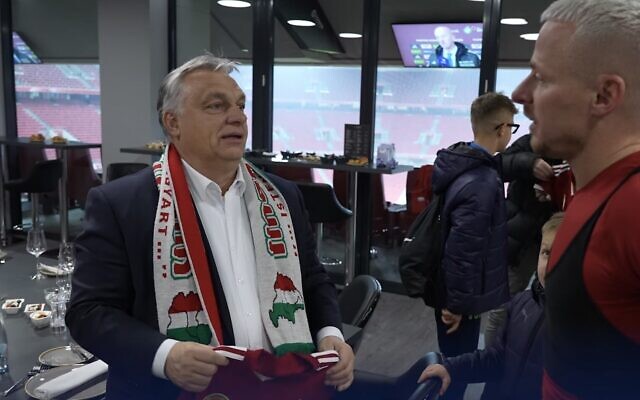 Screen capture from video of Hungarian Prime Minister Viktor Orban  wearing a scarf that depicted historical Hungary, including parts of Ukraine and neighboring countries, November 22. 2022. (Facebook. Used in accordance with Clause 27a of the Copyright Law)
