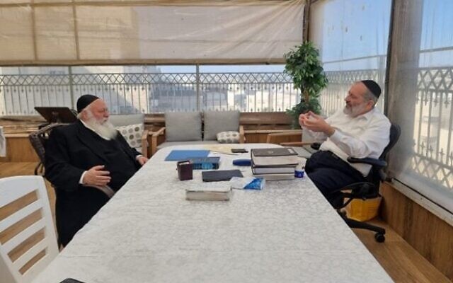 Shas chair Aryeh Deri, right, and United Torah Judaism chair Yitzchak Goldknopf meet in Jerusalem, November 4, 2022. (United Torah Judaism)