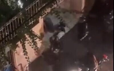 Screen capture from video purportedly showing Iranian police beating and shooting a prone protester in Tehran, October 1, 2022. (Twitter. Used in accordance with Clause 27a of the Copyright Law)