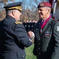US Chairman of the Joint Chiefs of Staff Mark Milley, left, awards the Legion of Merit to IDF Chief of Staff Aviv Kohavi on November 21, 2022. (Israel Defense Forces)