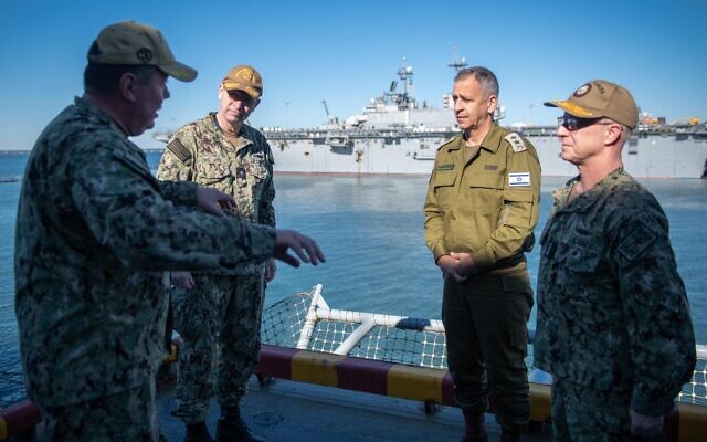 IDF chief Aviv Kohavi speaks with US Navy officials at the US Navy Fleet Forces Command (USFF) headquarters in Norfolk, Virginia, November 23, 2022. (Israel Defense Forces)