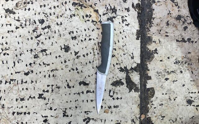 Knife used in a stabbing attack in Jerusalem's Old City on November 3, 2022 (Israel Police)