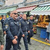 Police Commissioner Kobi Shabtai (center) and colleagues patrol in Jerusalem's Mahane Yehuda market, November 25, 2022 (Police spokeperson)