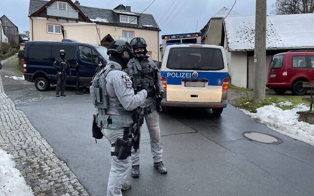 German special police forces patrol and search the area in Bad Lobenstein, Thuringia, eastern Germany, on December 7, 2022 as part of nationwide early morning raids against members of a far-right cell suspected of planning an attack on parliament (Fricke / NEWS5 / AFP)